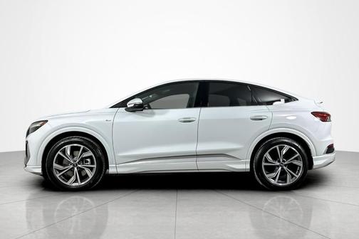 Glacier White Metallic 2025 Audi Q4 e-tron 55 quattro Premium