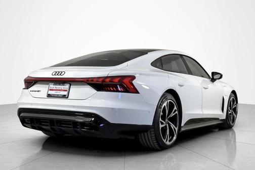 Ibis White 2024 Audi e-tron GT Premium Plus