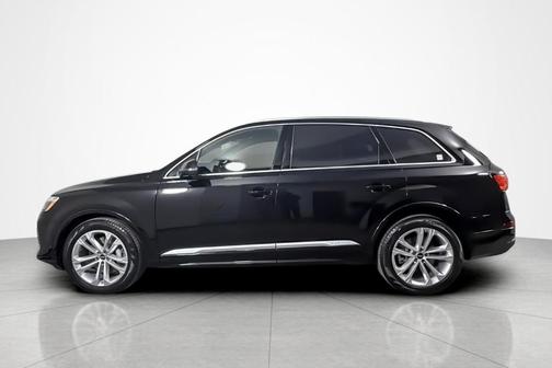 Mythos Black Metallic 2025 Audi Q7 55 Premium