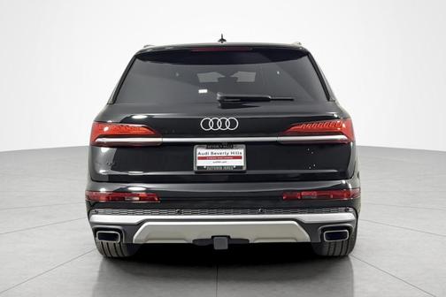 Mythos Black Metallic 2025 Audi Q7 55 Premium
