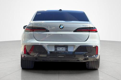 Gray 2023 BMW 740 i
