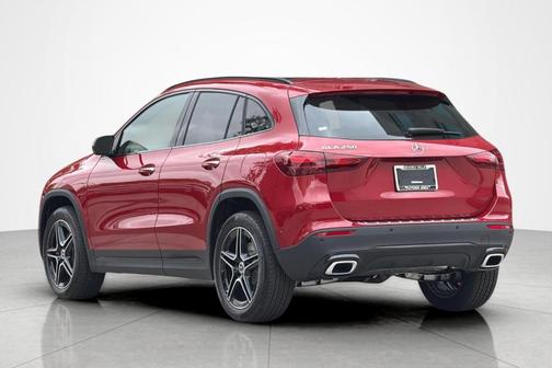 MANUFAKTUR Patagonia Red Metallic 2026 Mercedes-Benz GLA 250 Base