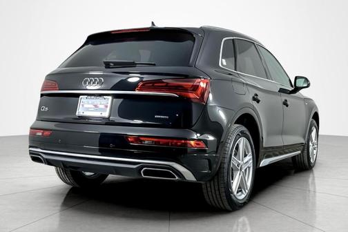 Mythos Black Metallic 2023 Audi Q5 e 55 S line quattro Premium
