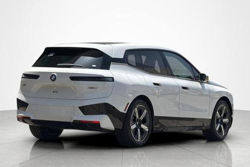 White 2022 BMW iX xDrive50