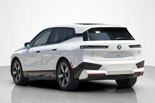 White 2022 BMW iX xDrive50