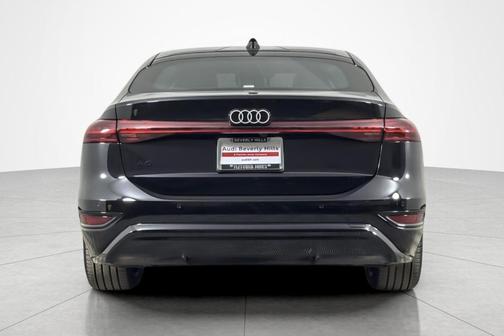 Mythos Black Metallic 2025 Audi A6 e-tron Premium