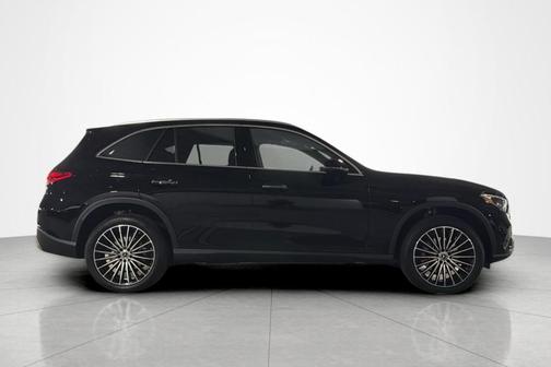 Black 2027 Mercedes-Benz GLC 300
