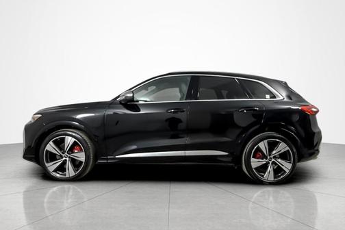 Mythos Black Metallic 2025 Audi SQ5 3.0T quattro Premium