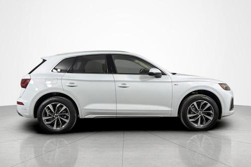 Glacier White Metallic 2023 Audi Q5 45 S line Premium Plus