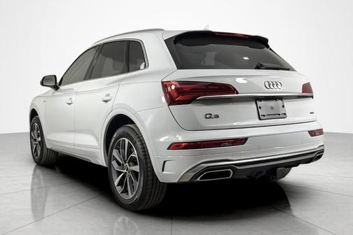 Glacier White Metallic 2023 Audi Q5 45 S line Premium Plus