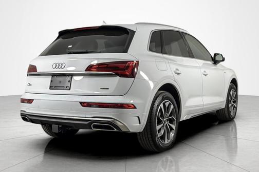 Glacier White Metallic 2023 Audi Q5 45 S line Premium Plus