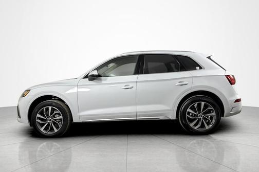 Glacier White Metallic 2023 Audi Q5 45 S line Premium Plus