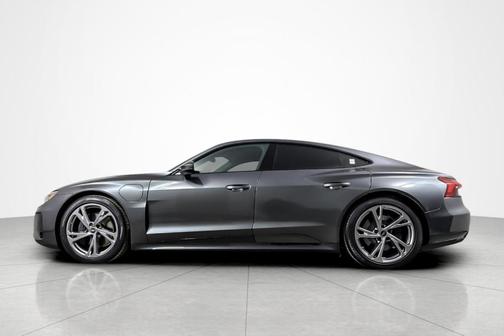 Daytona Gray Pearl Effect 2024 Audi e-tron GT Premium Plus