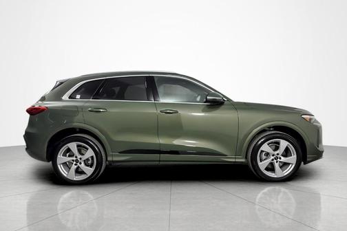 District Green Metallic 2025 Audi Q5 2.0T quattro Premium