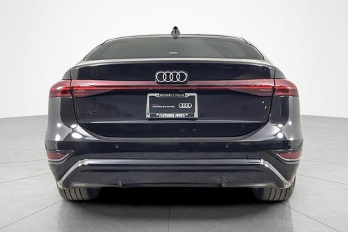 Mythos Black Metallic 2025 Audi A6 e-tron Premium