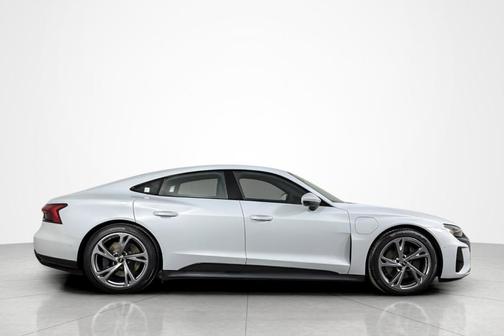 Suzuka Gray Metallic 2023 Audi e-tron GT Premium Plus