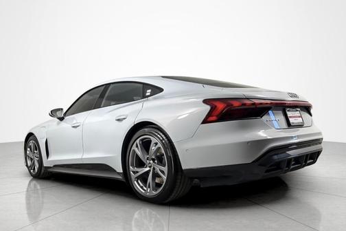 Suzuka Gray Metallic 2023 Audi e-tron GT Premium Plus