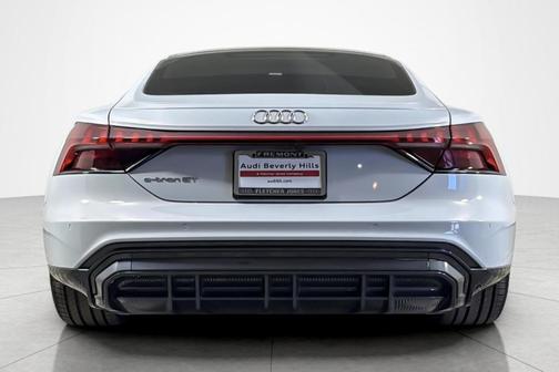 Suzuka Gray Metallic 2023 Audi e-tron GT Premium Plus