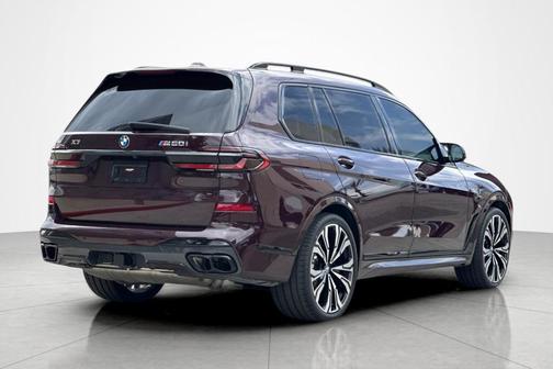 Black 2024 BMW X7 M60i