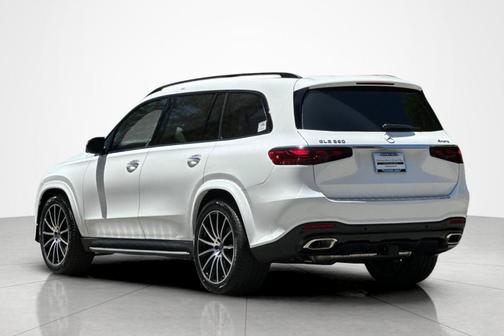 MANUFAKTUR Moonlight White Metallic 2026 Mercedes-Benz GLS 580 Base 4MATIC