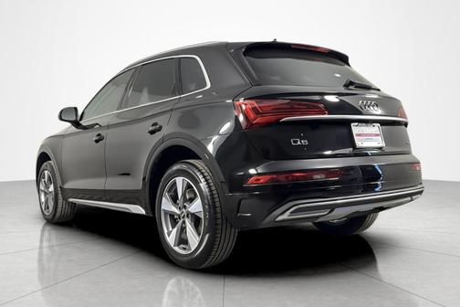 Mythos Black Metallic 2023 Audi Q5 40 Premium Plus