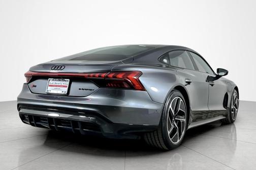 Daytona Gray Pearl Effect 2024 Audi RS e-tron GT Base