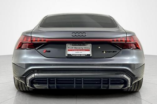 Daytona Gray Pearl Effect 2024 Audi RS e-tron GT Base