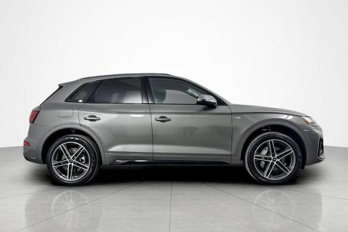 Chronos Gray Metallic 2023 Audi Q5 e 55 S line quattro Premium