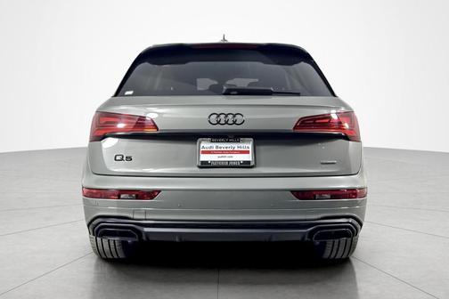 Chronos Gray Metallic 2023 Audi Q5 e 55 S line quattro Premium