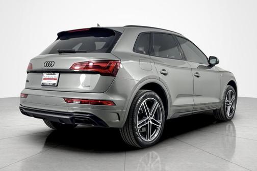 Chronos Gray Metallic 2023 Audi Q5 e 55 S line quattro Premium