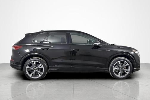 Mythos Black Metallic 2024 Audi Q4 e-tron 50 Premium