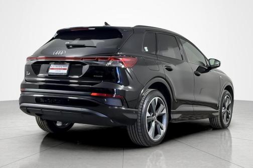 Mythos Black Metallic 2024 Audi Q4 e-tron 50 Premium