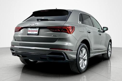 Chronos Gray Metallic 2022 Audi Q3 45 S line Premium