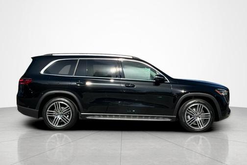 Obsidian Black Metallic 2026 Mercedes-Benz GLS 450 4MATIC