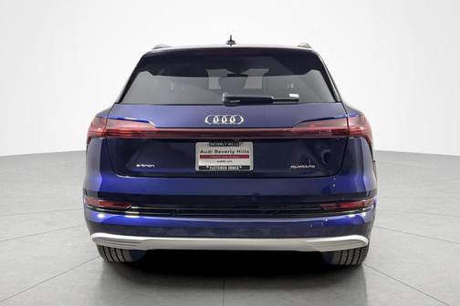 Navarra Blue Metallic 2022 Audi e-tron Premium