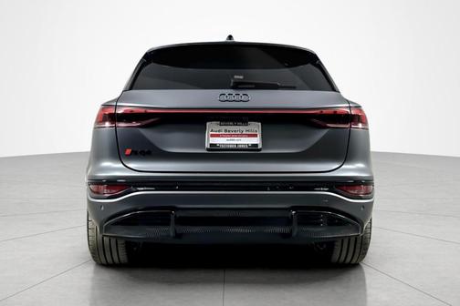 Daytona Gray Pearl Effect 2025 Audi SQ6 e-tron Premium