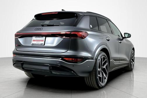 Daytona Gray Pearl Effect 2025 Audi SQ6 e-tron Premium