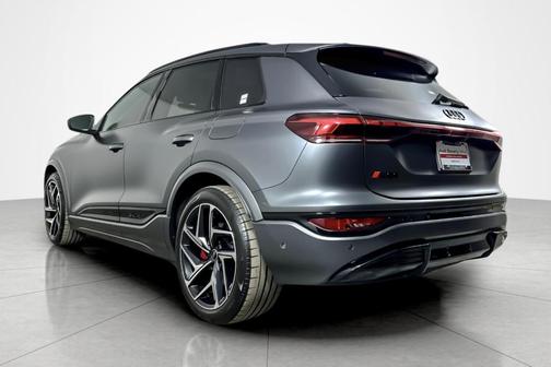 Daytona Gray Pearl Effect 2025 Audi SQ6 e-tron Premium