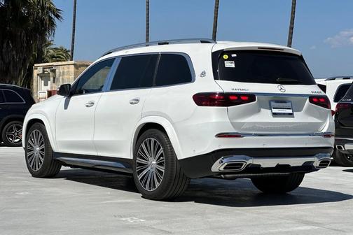 Moonlight White 2026 Mercedes-Benz Maybach GLS 600 4MATIC