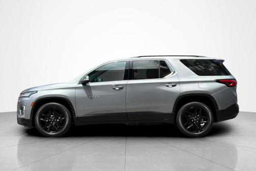 Brilliant Silver Metallic 2023 Chevrolet Traverse LT Leather