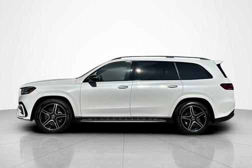 MANUFAKTUR Moonlight White Metallic 2026 Mercedes-Benz GLS 450 4MATIC