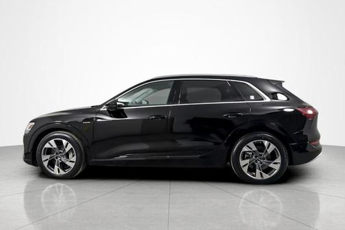 Brilliant Black 2022 Audi e-tron Premium