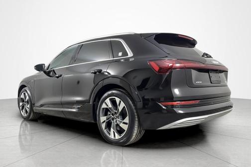 Brilliant Black 2022 Audi e-tron Premium