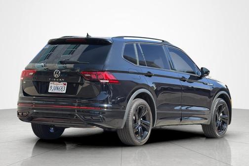 Deep Black Pearl Effect 2023 Volkswagen Tiguan 2.0T SE R-Line Black