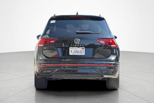 Deep Black Pearl Effect 2023 Volkswagen Tiguan 2.0T SE R-Line Black