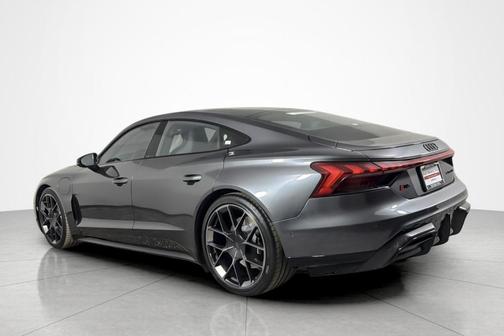 Daytona Gray Pearl Effect 2025 Audi RS e-tron GT performance