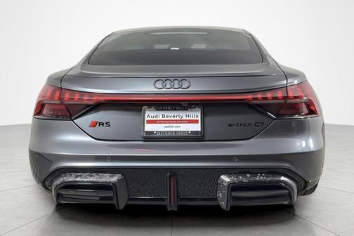 Daytona Gray Pearl Effect 2025 Audi RS e-tron GT performance