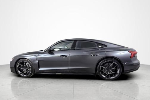 Daytona Gray Pearl Effect 2025 Audi RS e-tron GT performance