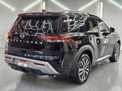 2022 Nissan Pathfinder Platinum