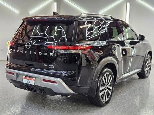 2022 Nissan Pathfinder Platinum